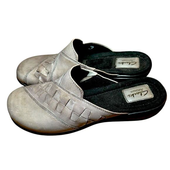 Clark’s Artisan slip-on leather mules/clogs. Rubber soles. Size 9. Like new. - Picture 3 of 5